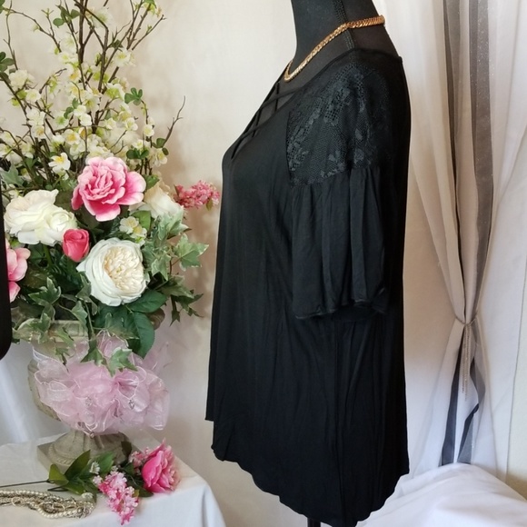 🔥LAST 1🔥Host Pick Plus Black Lace Shoulder Top - Picture 2 of 7